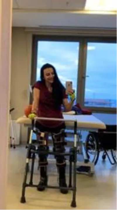 Kazada felç olan Elif, iyileşip, üvey olduklarını öğrendiği anne- babasına bakmak istiyor Kazada felç olan Elif, iyileşip, üvey olduklarını öğrendiği anne- babasına bakmak istiyor