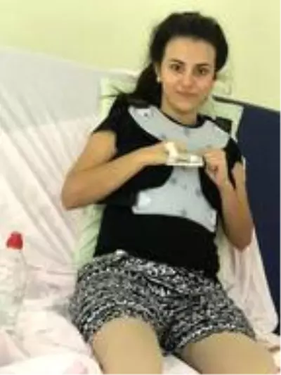 Kazada felç olan Elif, iyileşip, üvey olduklarını öğrendiği anne- babasına bakmak istiyor Kazada felç olan Elif, iyileşip, üvey olduklarını öğrendiği anne- babasına bakmak istiyor