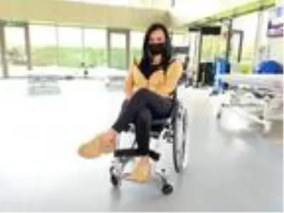 Kazada felç olan Elif, iyileşip, üvey olduklarını öğrendiği anne- babasına bakmak istiyor Kazada felç olan Elif, iyileşip, üvey olduklarını öğrendiği anne- babasına bakmak istiyor