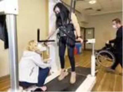 Kazada felç olan Elif, iyileşip, üvey olduklarını öğrendiği anne- babasına bakmak istiyor Kazada felç olan Elif, iyileşip, üvey olduklarını öğrendiği anne- babasına bakmak istiyor
