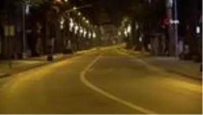 Kısıtlamanın başlamasıyla Denizli'de meydanlar boş kaldı Kısıtlamanın başlamasıyla Denizli'de meydanlar boş kaldı