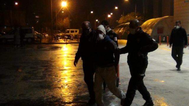 Kısıtlamaya uymayan kardeşler terör estirdi: 3 polis yaralı