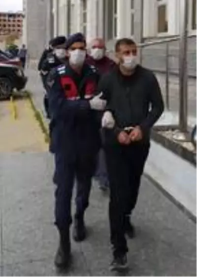 Kocaeli'nin 5 ilçesinde 20 iş yerini soyan 4 şüpheli yakalandı Kocaeli'nin 5 ilçesinde 20 iş yerini soyan 4 şüpheli yakalandı