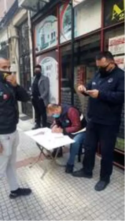 Kuralları hiçe sayan yabancı uyruklu şahıslar zabıta ekiplerinden kaçamadı Kuralları hiçe sayan yabancı uyruklu şahıslar zabıta ekiplerinden kaçamadı