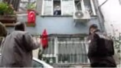 Mahalle bekçileri, kapı kapı dolaşıp karantinadakileri denetliyor Mahalle bekçileri, kapı kapı dolaşıp karantinadakileri denetliyor