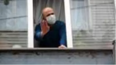 Mahalle bekçileri, kapı kapı dolaşıp karantinadakileri denetliyor Mahalle bekçileri, kapı kapı dolaşıp karantinadakileri denetliyor