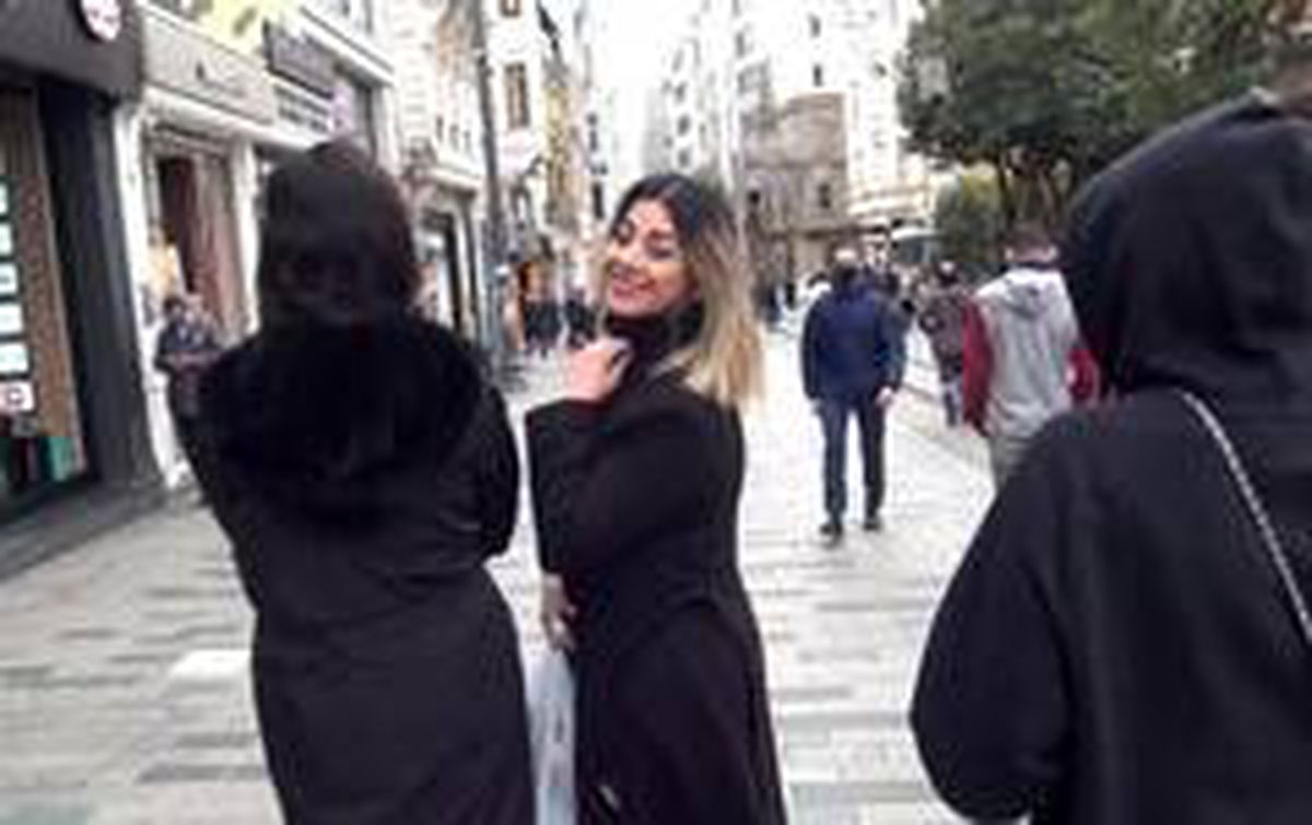 İstiklal Caddesi'nde şaşkına uğratan görüntü! Maskesini indirip kameralara öpücük attı