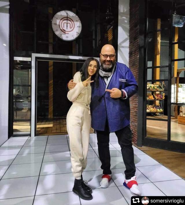 MasterChef'ten elenen Ayyüce Kamit, Emir Elidemir ile çıkan aşk haberlerine açıklık getirdi MasterChef'ten elenen Ayyüce Kamit, Emir Elidemir ile çıkan aşk haberlerine açıklık getirdi