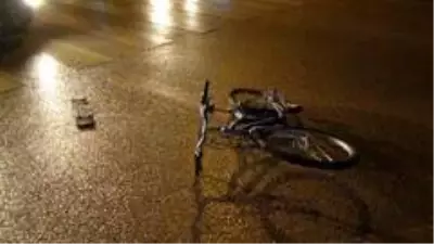 Otomobil sürücüsü ehliyetsiz çıktı, bisiklet sürücüsü kırmızıda geçti Otomobil sürücüsü ehliyetsiz çıktı, bisiklet sürücüsü kırmızıda geçti
