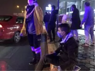 Otomobil sürücüsü ehliyetsiz çıktı, bisiklet sürücüsü kırmızıda geçti Otomobil sürücüsü ehliyetsiz çıktı, bisiklet sürücüsü kırmızıda geçti