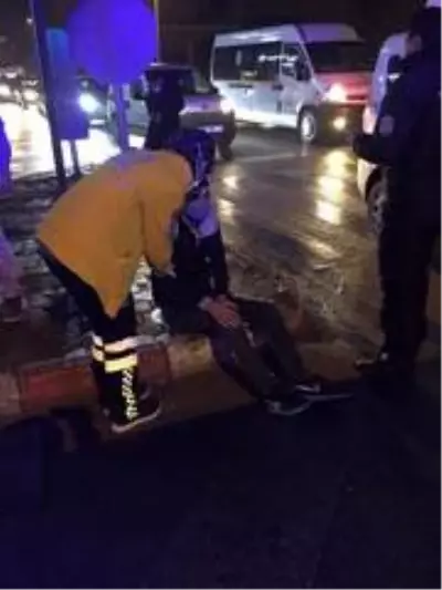 Otomobil sürücüsü ehliyetsiz çıktı, bisiklet sürücüsü kırmızıda geçti Otomobil sürücüsü ehliyetsiz çıktı, bisiklet sürücüsü kırmızıda geçti