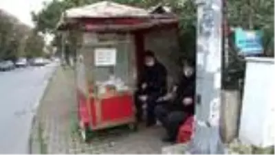 Pandemide talebi azalan simit sokakta da pastane de aynı fiyatla satılıyor Pandemide talebi azalan simit sokakta da pastane de aynı fiyatla satılıyor