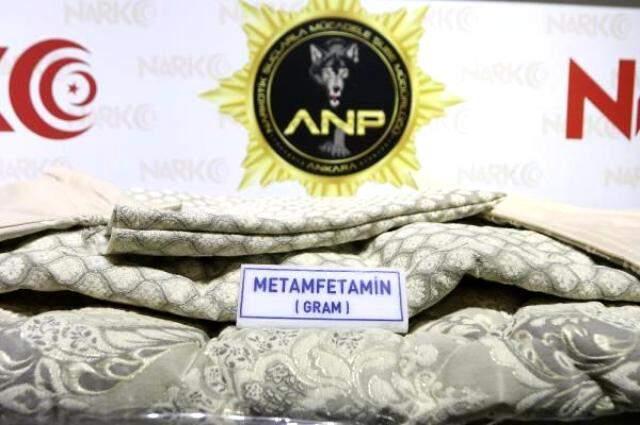 Polis bile şaşırdı! Avustralya'ya gönderilecek yorgandan 8 kilo uyuşturucu çıktı