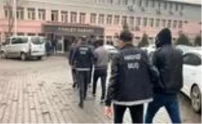 Polisten uyuşturucu operasyonu: 2 tutuklama Polisten uyuşturucu operasyonu: 2 tutuklama