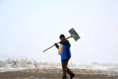 Sarıkamış'ta kar ve sis hayatı olumsuz etkiledi, her yer beyaza büründü
