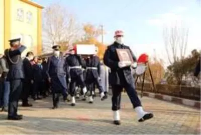 Son dakika haberi: Şehit Osman Güler son yolculuğuna uğurlandı Son dakika haberi: Şehit Osman Güler son yolculuğuna uğurlandı