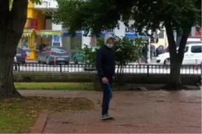 Sigara içerken ceza yedi, acısını habercilerden çıkarmaya çalıştı Sigara içerken ceza yedi, acısını habercilerden çıkarmaya çalıştı