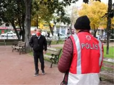 Sigara içerken ceza yedi, acısını habercilerden çıkarmaya çalıştı Sigara içerken ceza yedi, acısını habercilerden çıkarmaya çalıştı