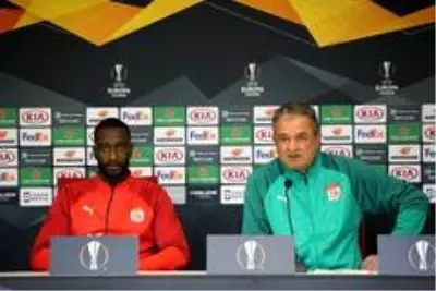 Sivasspor Yardımcı Antrenörü Bülent Albayrak: 'Takımımıza çok güveniyoruz' Sivasspor Yardımcı Antrenörü Bülent Albayrak: 'Takımımıza çok güveniyoruz'