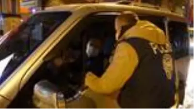 Ege'de sokağa çıkma kısıtlamasına uyuluyor Ege'de sokağa çıkma kısıtlamasına uyuluyor