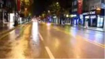 Ege'de sokağa çıkma kısıtlamasına uyuluyor Ege'de sokağa çıkma kısıtlamasına uyuluyor