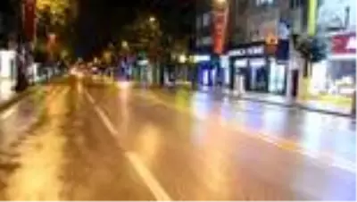 Ege'de sokağa çıkma kısıtlamasına uyuluyor Ege'de sokağa çıkma kısıtlamasına uyuluyor