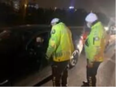 TEM Otoyolu Çamlıca gişelerinde denetim(YENİDEN) TEM Otoyolu Çamlıca gişelerinde denetim(YENİDEN)