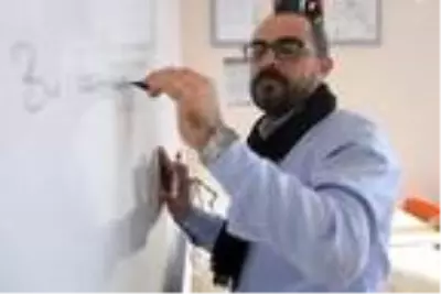 Türkçe konuşamıyordu, öğretmen oldu, 2 kitap çıkardı Türkçe konuşamıyordu, öğretmen oldu, 2 kitap çıkardı