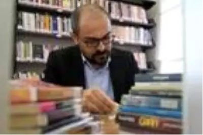 Türkçe konuşamıyordu, öğretmen oldu, 2 kitap çıkardı Türkçe konuşamıyordu, öğretmen oldu, 2 kitap çıkardı