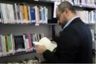 Türkçe konuşamıyordu, öğretmen oldu, 2 kitap çıkardı Türkçe konuşamıyordu, öğretmen oldu, 2 kitap çıkardı