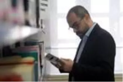 Türkçe konuşamıyordu, öğretmen oldu, 2 kitap çıkardı Türkçe konuşamıyordu, öğretmen oldu, 2 kitap çıkardı