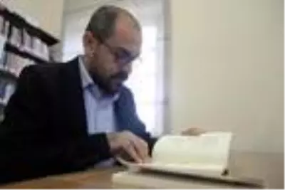 Türkçe konuşamıyordu, öğretmen oldu, 2 kitap çıkardı Türkçe konuşamıyordu, öğretmen oldu, 2 kitap çıkardı