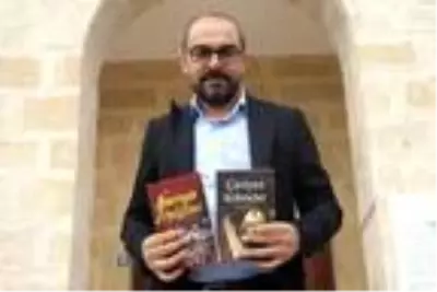 Türkçe konuşamıyordu, öğretmen oldu, 2 kitap çıkardı Türkçe konuşamıyordu, öğretmen oldu, 2 kitap çıkardı
