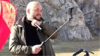 Türkiye'yi Avrupa ülkelerine tanıtmak için 72 gündür pedal çeviriyor Türkiye'yi Avrupa ülkelerine tanıtmak için 72 gündür pedal çeviriyor