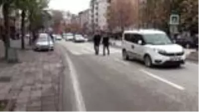 Yaya öncelikli geçitlerde kurallara uymayan 41 sürücüye ceza Yaya öncelikli geçitlerde kurallara uymayan 41 sürücüye ceza