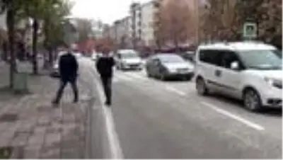 Yaya öncelikli geçitlerde kurallara uymayan 41 sürücüye ceza Yaya öncelikli geçitlerde kurallara uymayan 41 sürücüye ceza