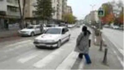 Son dakika haberleri... Yayalara yol vermeyen 40 sürücüye, yaklaşık 24 bin lira ceza Son dakika haberleri... Yayalara yol vermeyen 40 sürücüye, yaklaşık 24 bin lira ceza