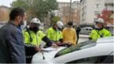 Son dakika haberleri... Yayalara yol vermeyen 40 sürücüye, yaklaşık 24 bin lira ceza Son dakika haberleri... Yayalara yol vermeyen 40 sürücüye, yaklaşık 24 bin lira ceza