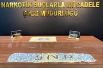 Yolcunun çantasından ve durdurulan araçtan uyuşturucu çıktı Yolcunun çantasından ve durdurulan araçtan uyuşturucu çıktı