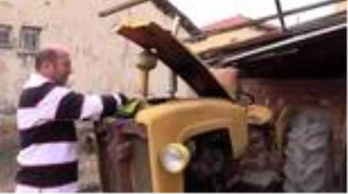 2 bin liraya satın aldığı traktöre gözü gibi bakıyor: Sesini duyan benim geldiğimi anlıyor