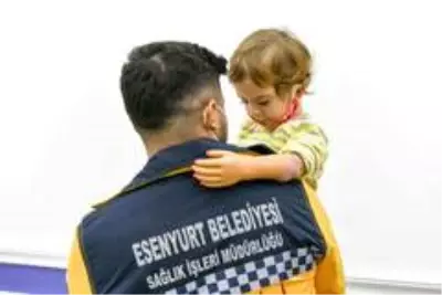 2,5 yaşındaki Rabia'nın protez kol sevinci