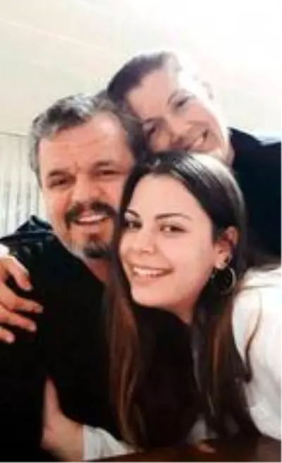 Anne ve babası işitme engelli olan Deniz, işaret dili eğitmeni oldu Anne ve babası işitme engelli olan Deniz, işaret dili eğitmeni oldu