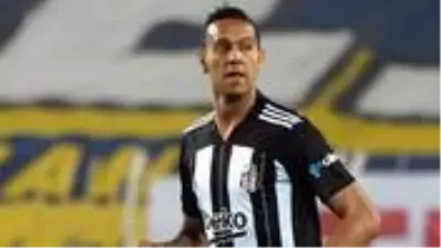 Beşiktaşlı Josef de Souza, sakatlığı nedeniyle Kasımpaşa maçında oynayamayacak Beşiktaşlı Josef de Souza, sakatlığı nedeniyle Kasımpaşa maçında oynayamayacak