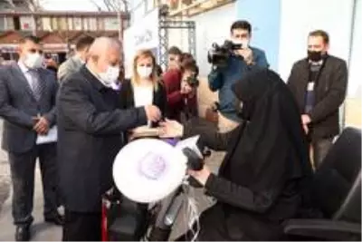 Afyonkarahisar Belediyesi 10 engelliye akülü araç dağıttı Afyonkarahisar Belediyesi 10 engelliye akülü araç dağıttı