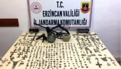 Erzincan'da Roma ve Bizans dönemine ait 351 adet sikke ile 166 adet tarihi obje ele geçirildi Erzincan'da Roma ve Bizans dönemine ait 351 adet sikke ile 166 adet tarihi obje ele geçirildi