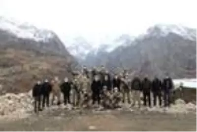 Erzincan Valisi Makas'tan üs bölgesinde nöbet tutan askerlere ziyaret Erzincan Valisi Makas'tan üs bölgesinde nöbet tutan askerlere ziyaret