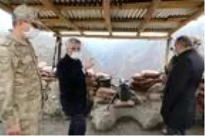 Erzincan Valisi Makas'tan üs bölgesinde nöbet tutan askerlere ziyaret Erzincan Valisi Makas'tan üs bölgesinde nöbet tutan askerlere ziyaret