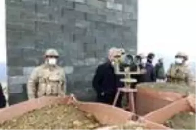 Erzincan Valisi Makas'tan üs bölgesinde nöbet tutan askerlere ziyaret Erzincan Valisi Makas'tan üs bölgesinde nöbet tutan askerlere ziyaret