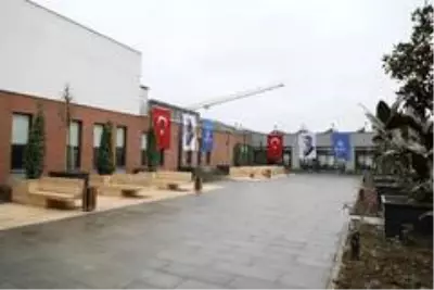 İBB Başkanı İmamoğlu, Başakşehir'de açılışa katıldı İBB Başkanı İmamoğlu, Başakşehir'de açılışa katıldı
