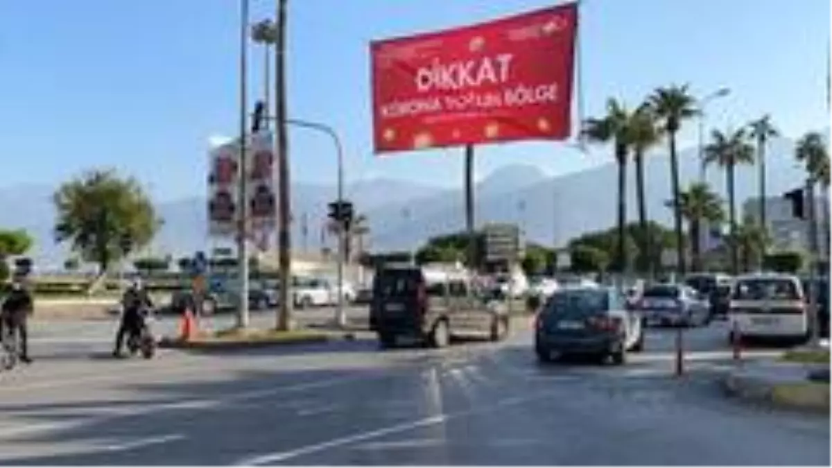 İskenderun'da afişli korona uyarısı
